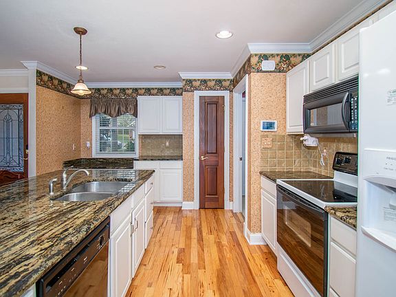 3rd image of 7030 Winter Oaks Way