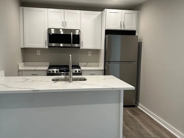 114 York Road — Photo 1