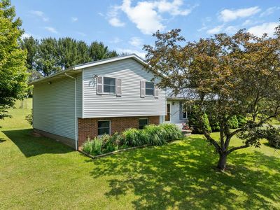 145 Lee Way, Chester, WV, 26034