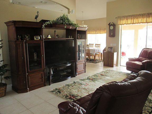 5th image of 1109 SE 20th Ct