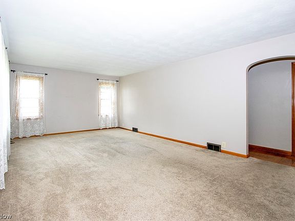 2nd image of 927 S Heltman Ave