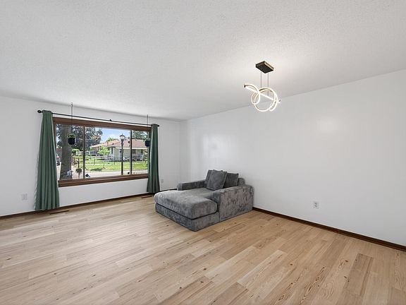 3rd image of 1631 Woodbridge St