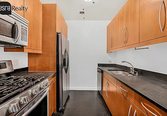 2nd image of 380 Lenox Ave APT 8g