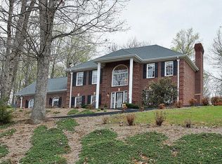 381 Grandview Dr, Troutville, VA 24175