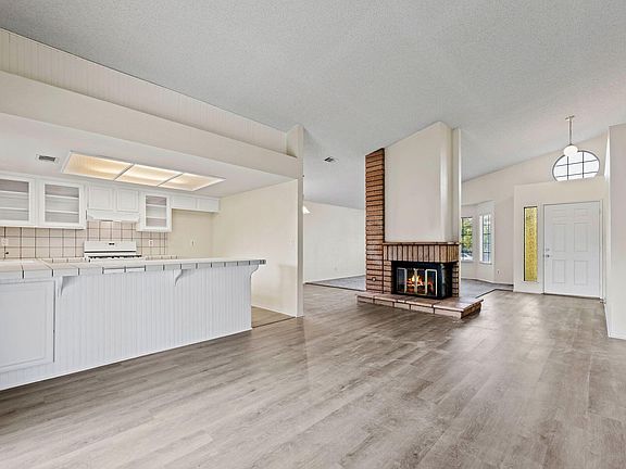 3rd image of 3610 Sugarloaf Ct