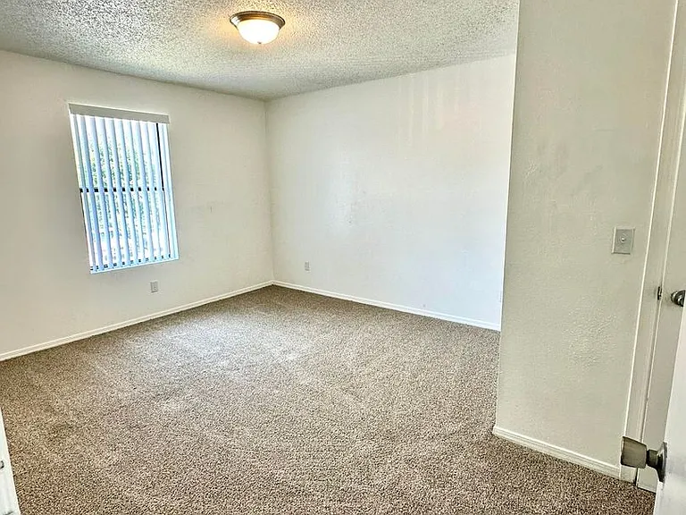 Almonte Apartments — Photo 31