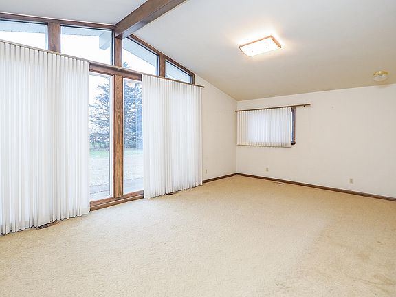 4th image of 48464 33rd St