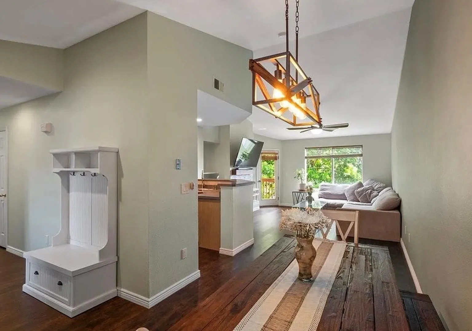 Charming 3BR Condo in Morrison — Photo 4