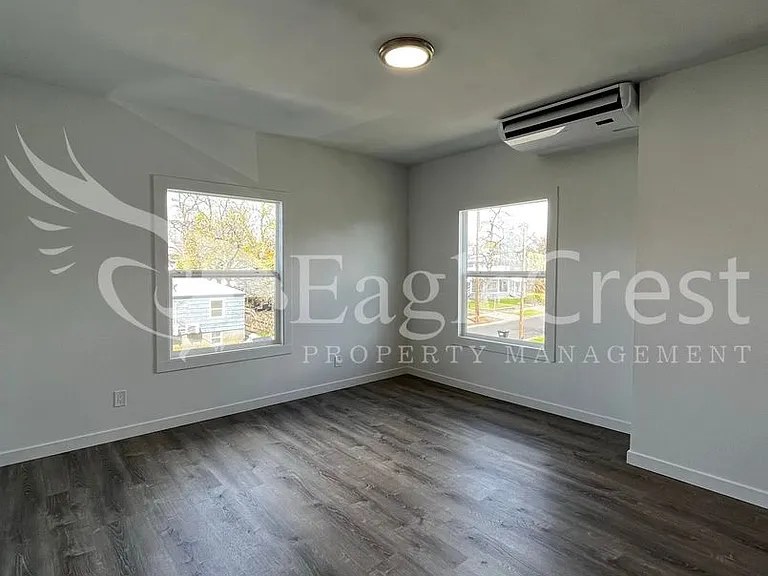 249 Eagan St — Photo 4