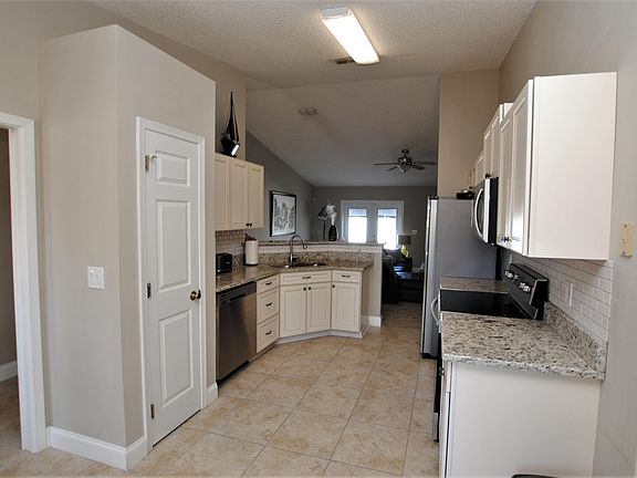 4th image of 10957 Lost Pine Dr