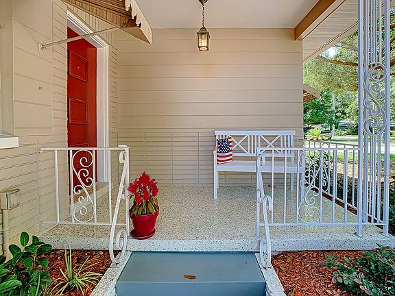 Entry porch w/terrazzo floor