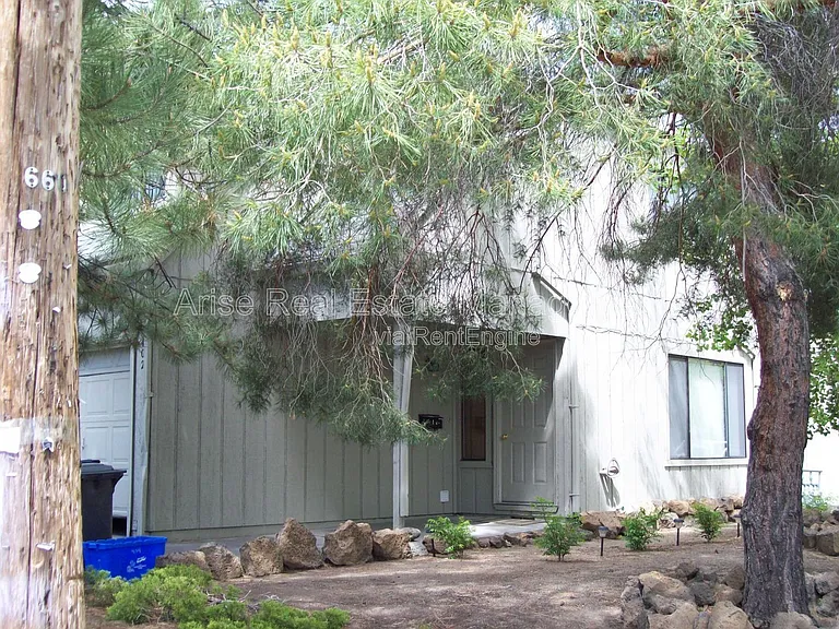 402 Bond St — Photo 2