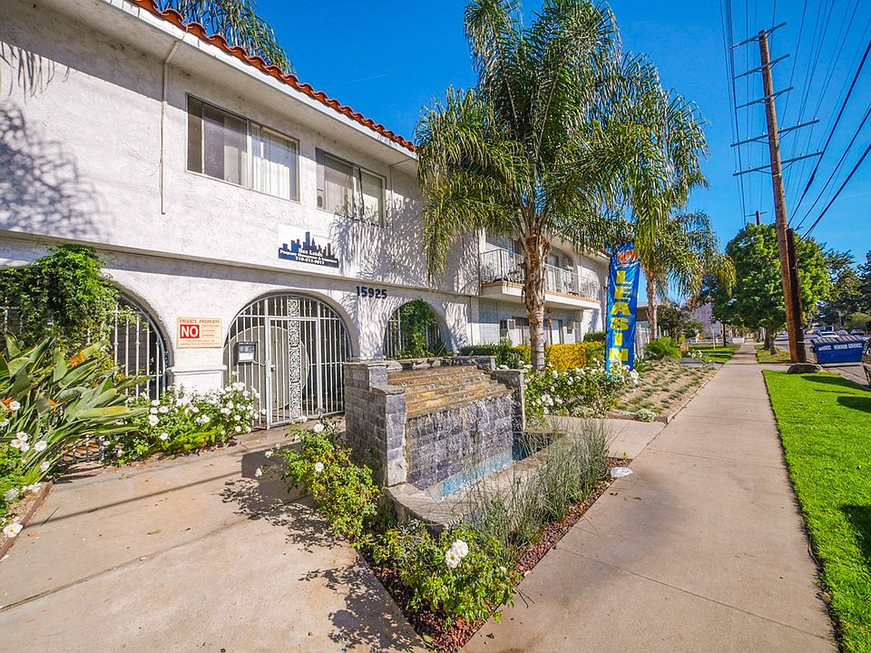 1st image of 15925 Victory Blvd #117-206