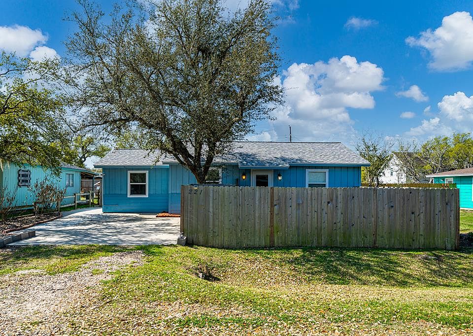 1st image of 221 Lazy Ln