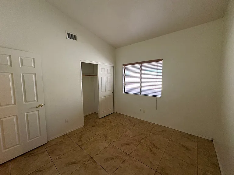 1885 E Drake Dr — Photo 13