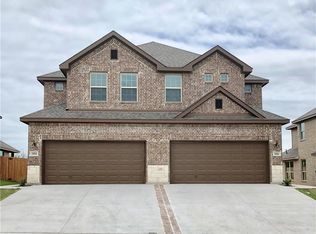 1014 W Sierra Vista Ct, Midlothian, TX 76065