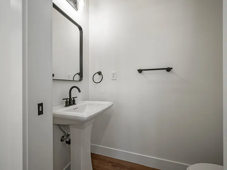 2233 Jefferson Ave #1 — Photo 4