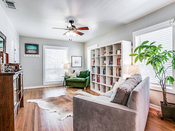 5th image of 423 N Meadowlane Dr