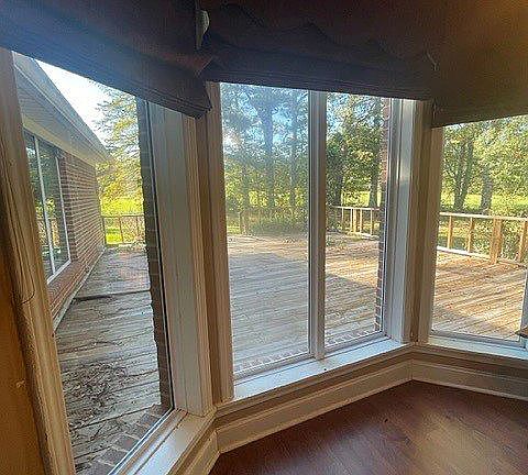 breakfast nook and deck