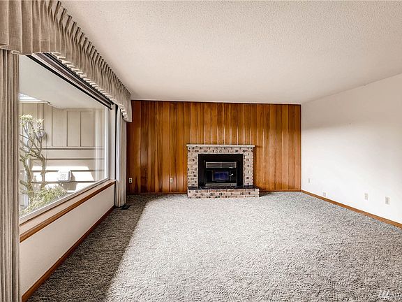 5th image of 10211 Lake Louise Dr SW