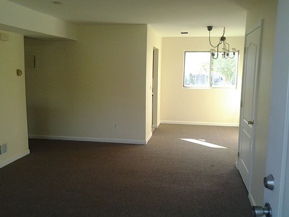 4th image of 275 Maple Pkwy #121