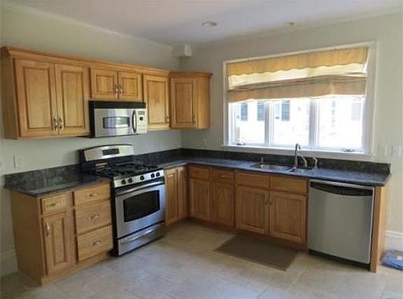 2nd image of 27 Charter St Unit 1
