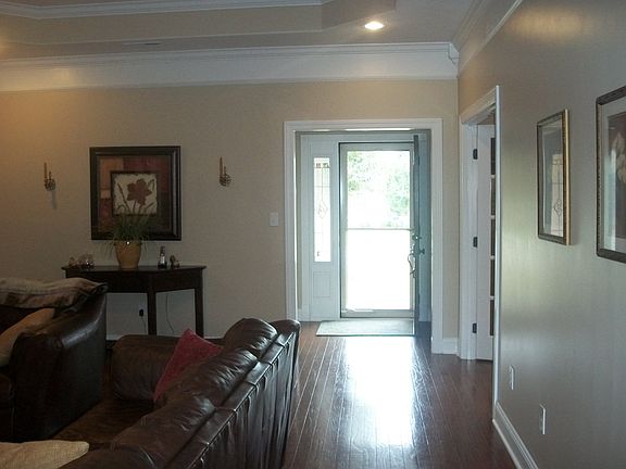 3rd image of 107 Fawn Forest Dr