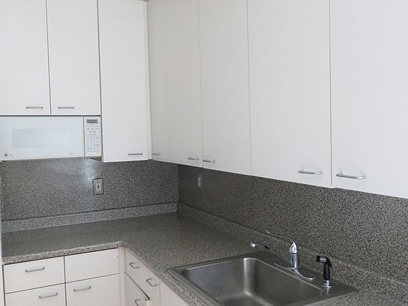 4th image of 2114 Pine St APT 3F