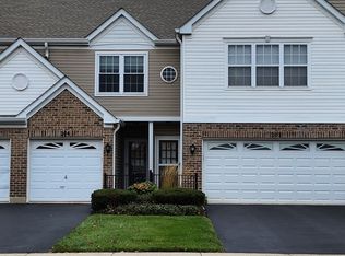 204 Gazebo Ln, Lombard, IL