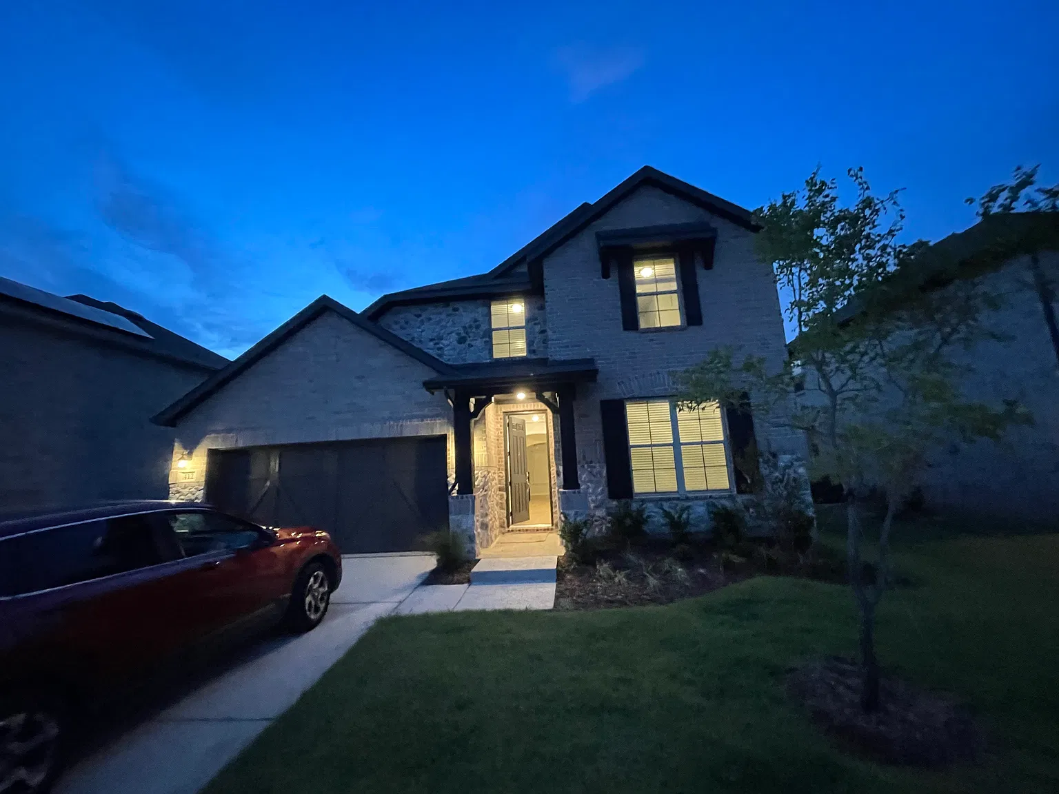 4 bed, 3200 sqft, $2,900 — Photo 2