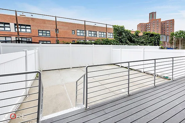 Rented by CORE | media 17