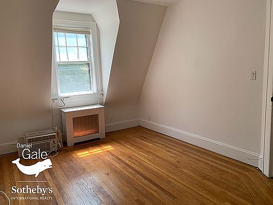 4th image of 217 Burns St Floor 3
