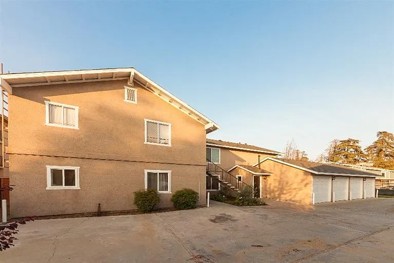 Adler 758 (4 Plex) - 102 — Photo 3