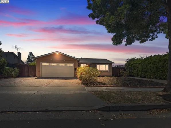 2755 Sugarplum Dr, San Jose, CA 95148