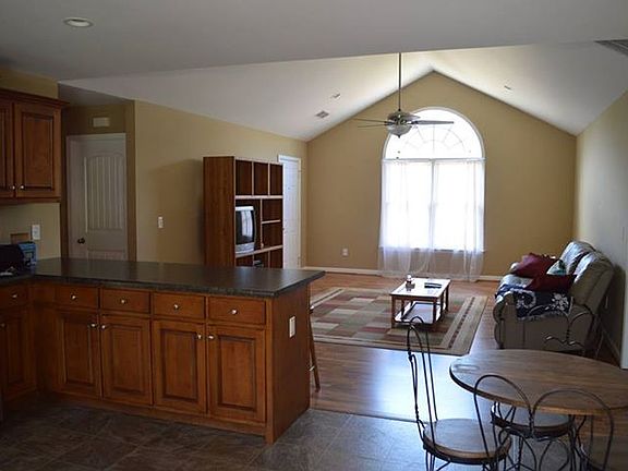 4th image of 377 Cedar Springs Ln