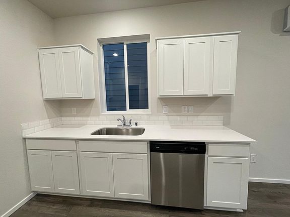 5th image of 2654 NE 116th St #4