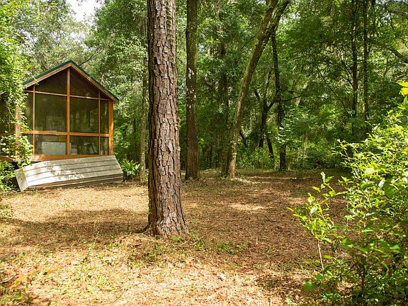 3rd image of 102 NE Suwannee Trl