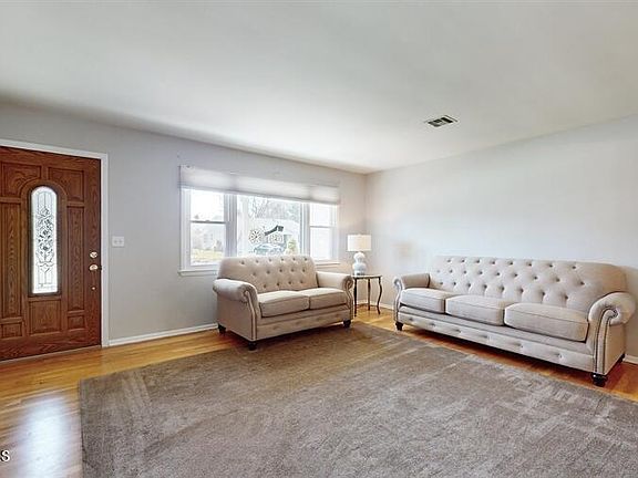4th image of 86 Northumberland Drive