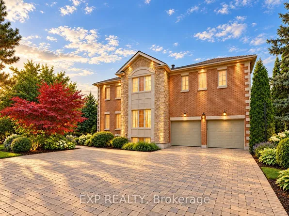 2 Shallmar Gdns, Richmond Hill, ON L4B 3G4