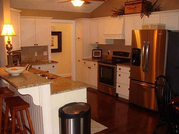 5th image of 938 Megan Ln