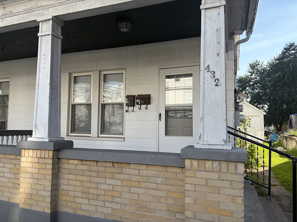 432 West St #1