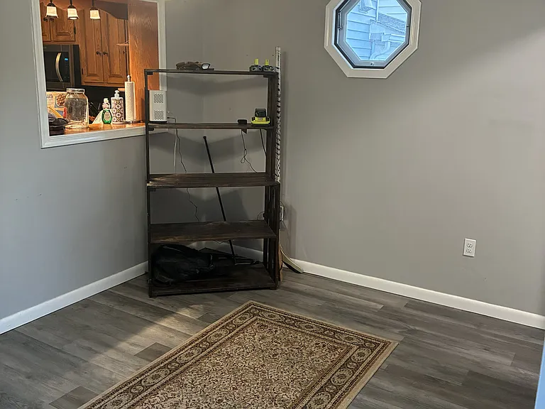 129 Hughes Ave — Photo 6