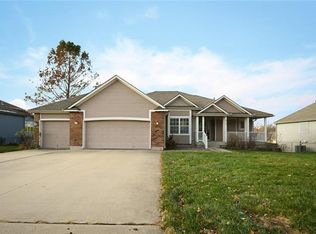 408 Bayview Dr, Raymore, MO 64083