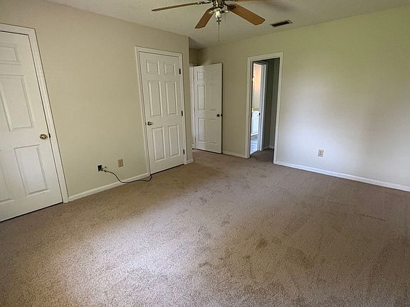 4th image of 303 Holly Ct