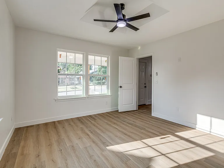 1723 W Park Pl — Photo 31