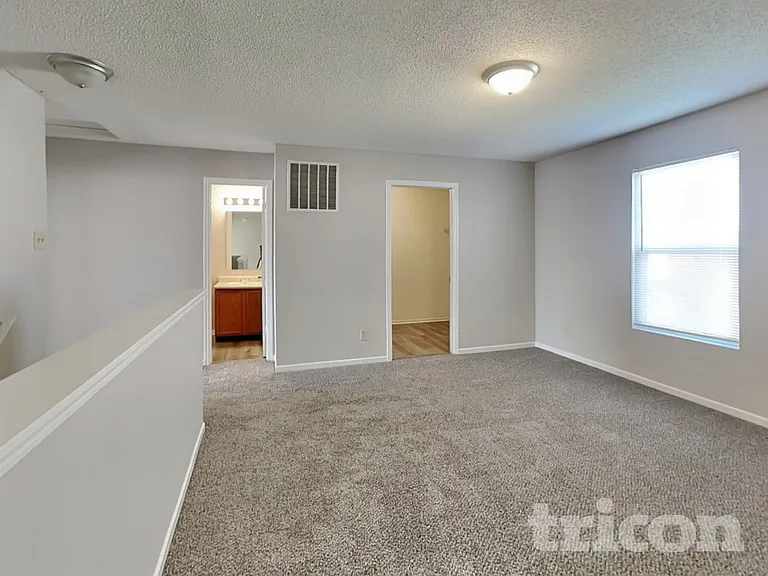 2168 Olympia Dr — Photo 16