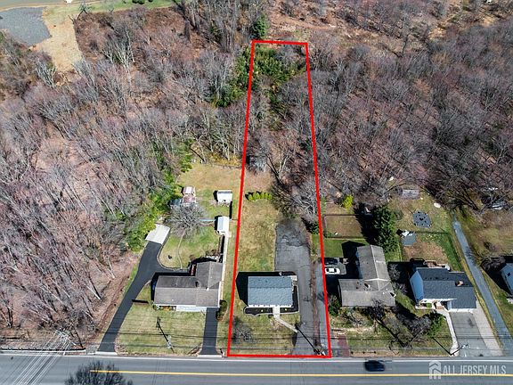 3rd image of 235B Dayton Rd