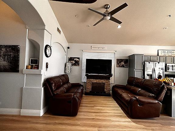 3rd image of 3841 E Isabella Ave