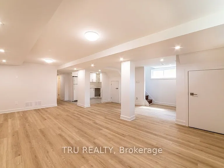 2424 Iris St #B — Photo 4