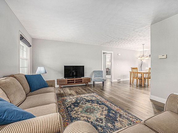 4th image of 822 Aberdeen St NE